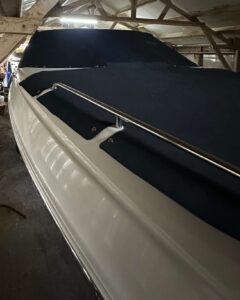 Afdekzeil voor motorboot