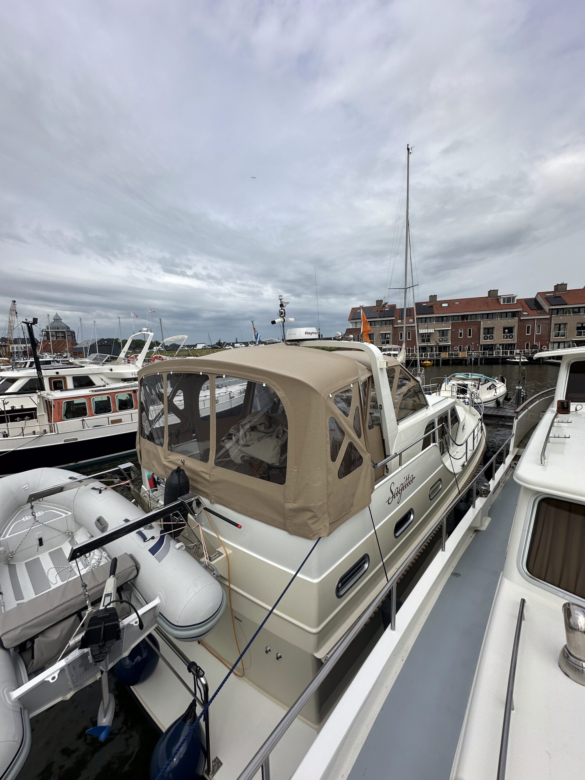 Cabriokap motorboot Lion Sails