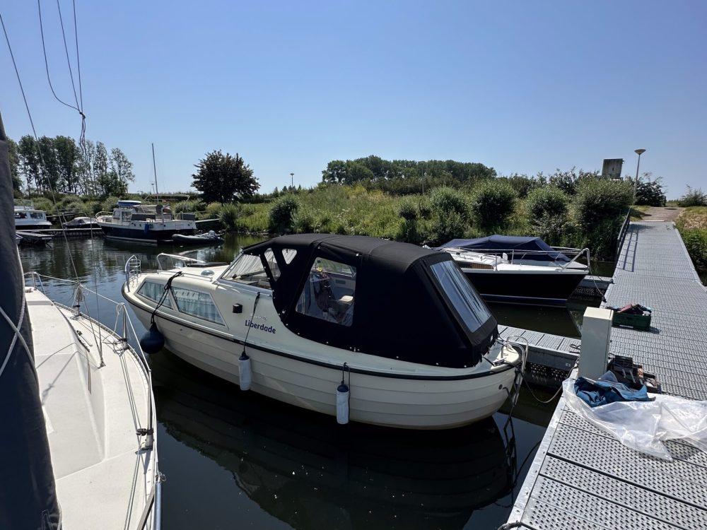 Cabriokap op motorboot