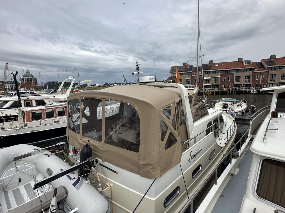 Cabriokap motorboot Lion Sails