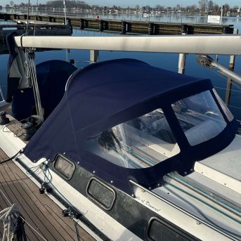 Nieuwe buiskap op maat Lion Sails Nieuwe buiskap gemonteerd op zeilboot Lion Sails