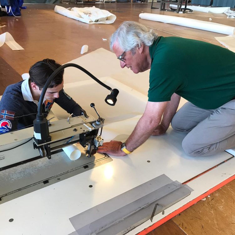 reparatie werknemer zeilmakerij lion sails